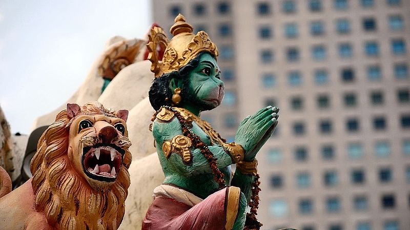 praying hanuman statue